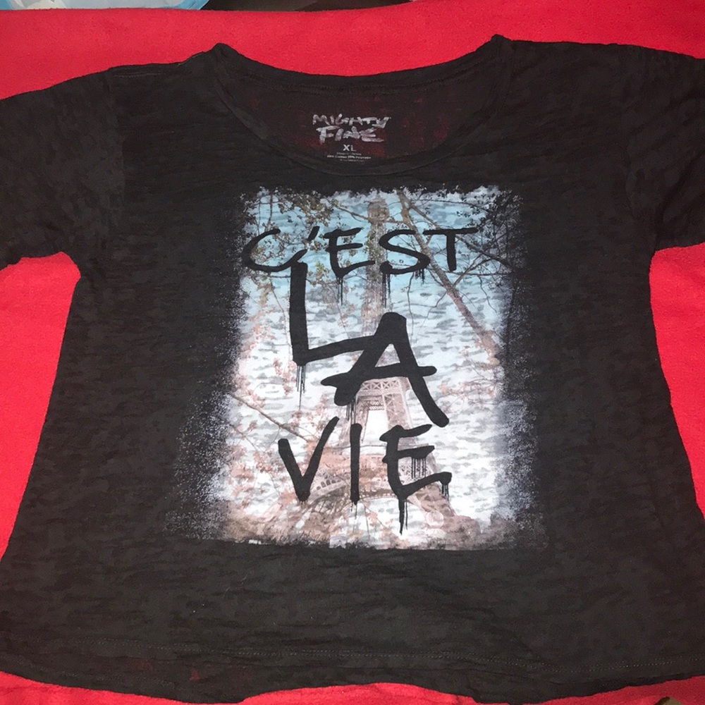 Black short sleeve tee ( C’est La Vie )